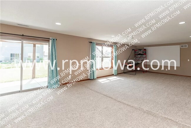 Building Photo - 1127 90th St