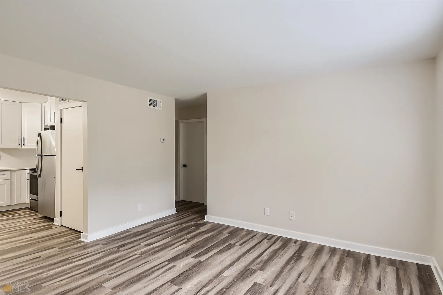 Building Photo - Room in Apartment on Cleveland St