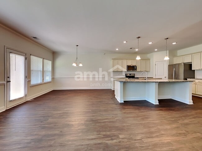 Building Photo - 199 Columns Rd