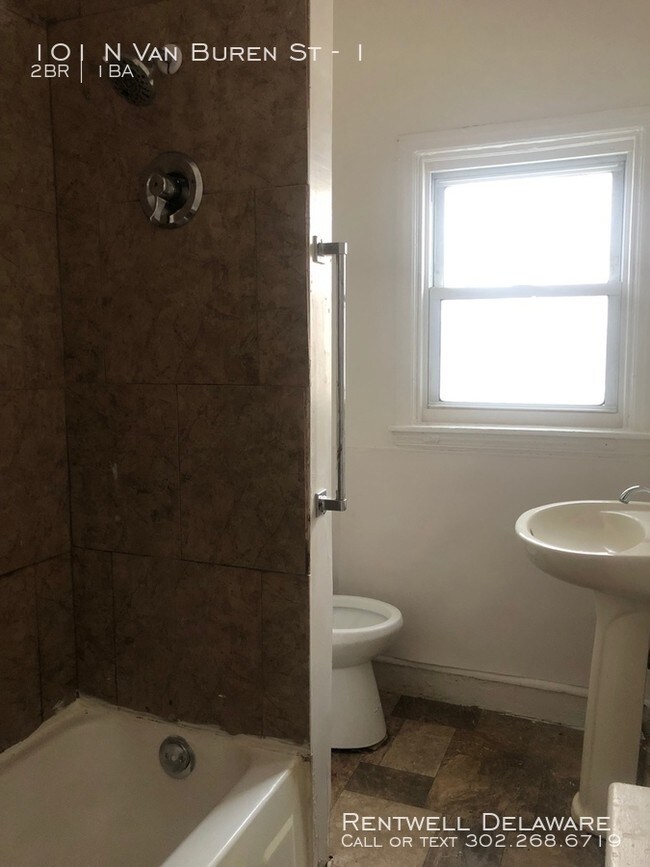 Building Photo - 101 N Van Buren St