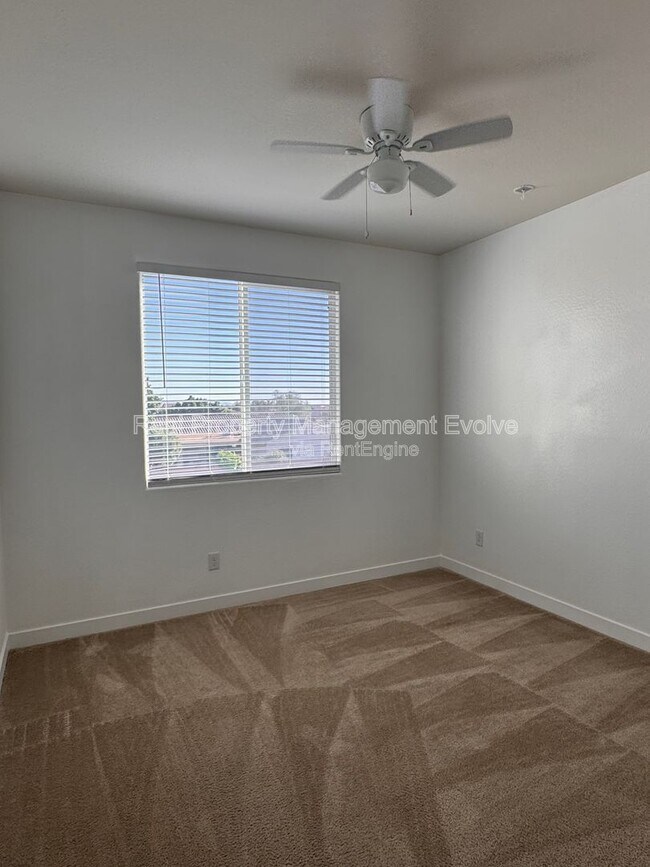 Building Photo - 15811 N 74th Ln