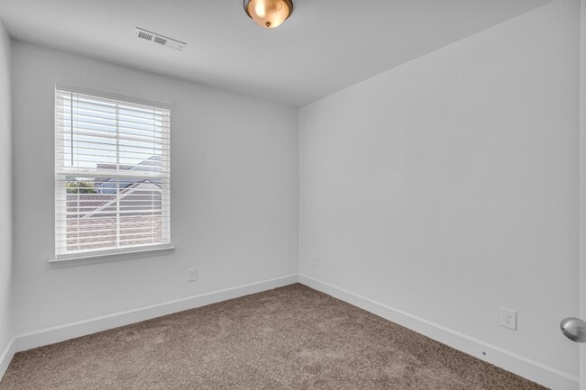 Building Photo - 253 Mary Ann Cir