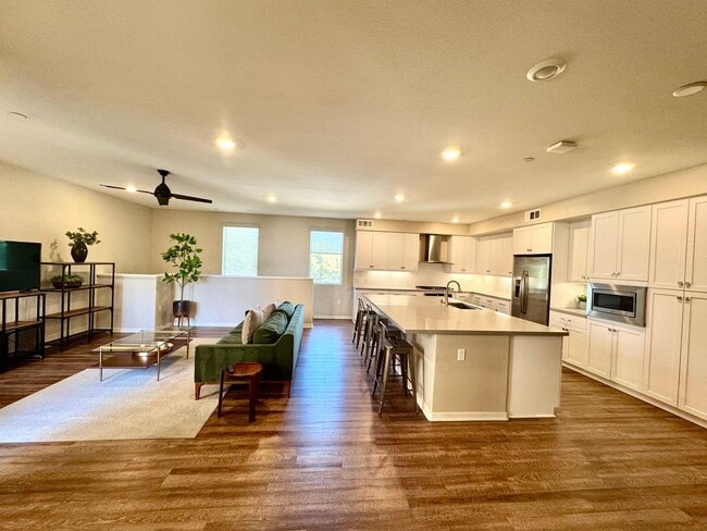 Building Photo - Contemporary 2 Bedroom 2 bath condo in the...