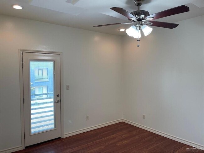 Building Photo - 1312 E Daffodil Ave