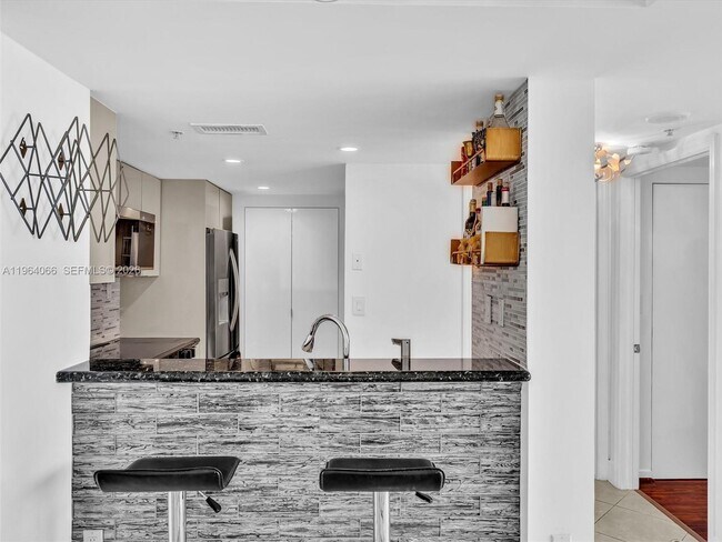 Building Photo - 650 West Ave