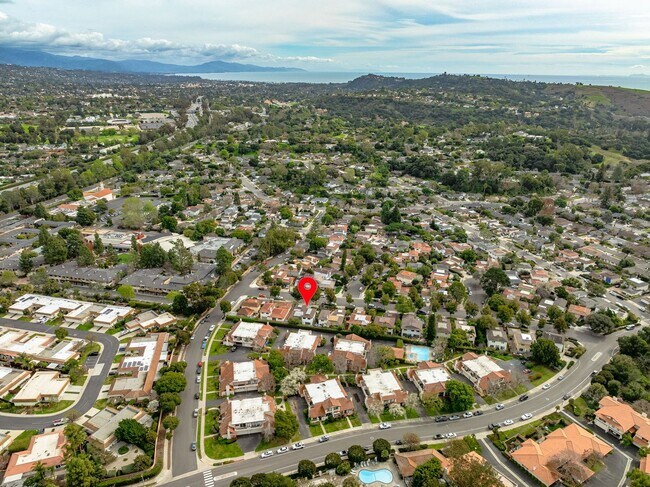 Building Photo - Welcome to this charming 2-bedroom, 1.5-ba...