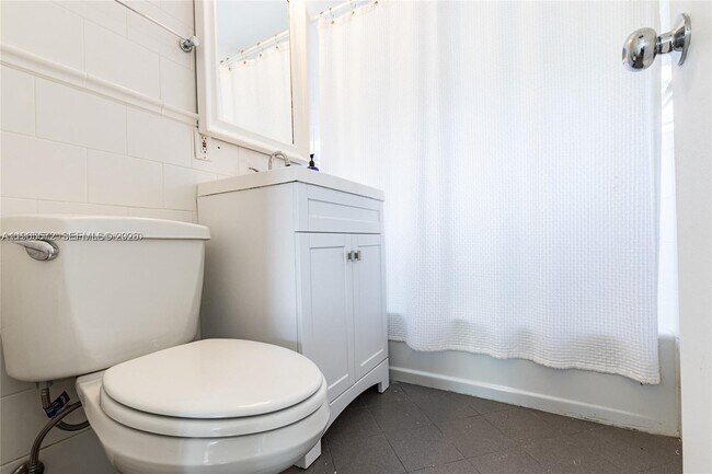 Building Photo - 1130 Venetian Way