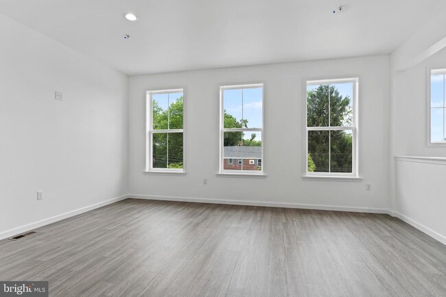 Building Photo - 33 S 19th St