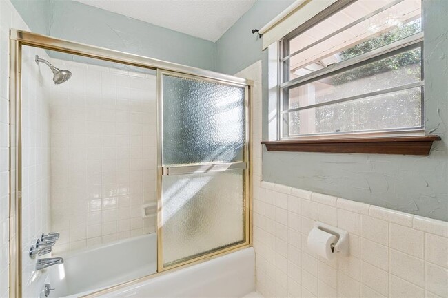 Building Photo - 11805 Ashford Dr