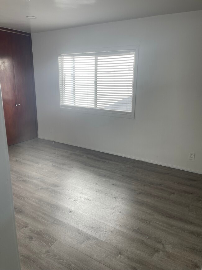 Bedroom - 3750 Clarington Ave