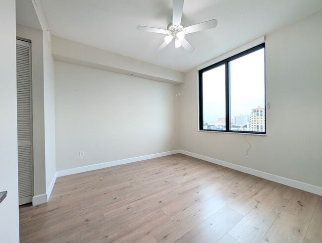 Building Photo - Modern 1BR/1BA Condo with 2 Parking Spaces – Prime Coral Gables Location