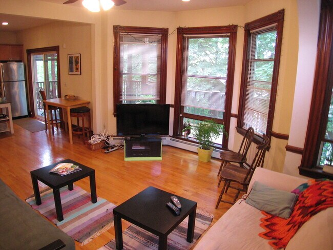 Building Photo - 118 Chestnut Ave