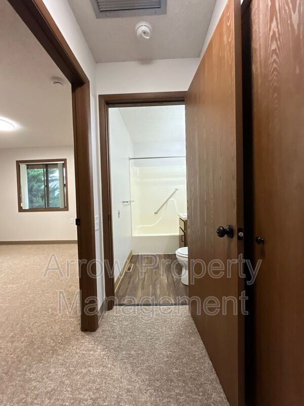 Building Photo - 11141 N 137th St