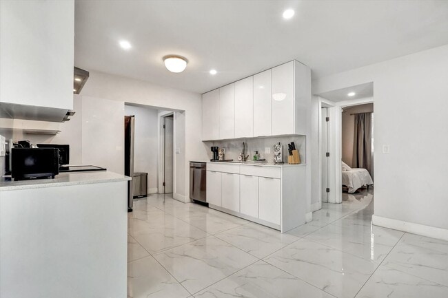 Building Photo - Single Family Home in Non HOA East Boca Raton