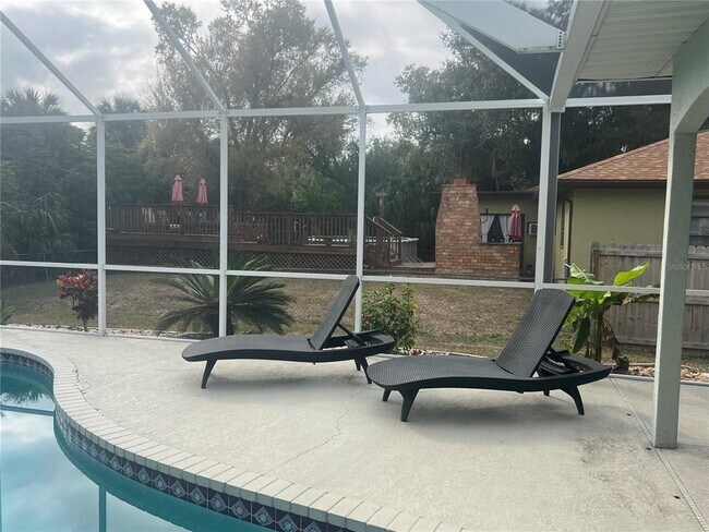 Building Photo - 681 Verona St