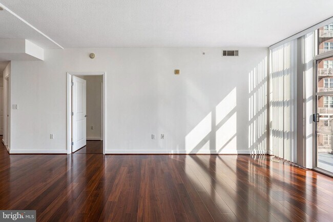 Building Photo - 157 Fleet St