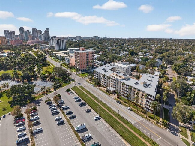 Building Photo - 1200 N Shore Dr NE