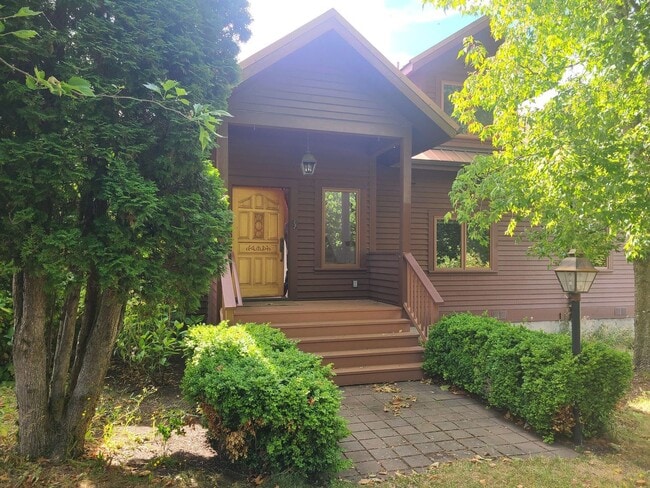 Building Photo - Beautifully Refurbished Farmhouse with Val...