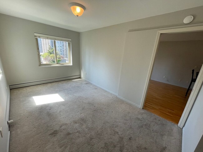 Building Photo - Penthouse Living at the Elektra, 96 Walk S...