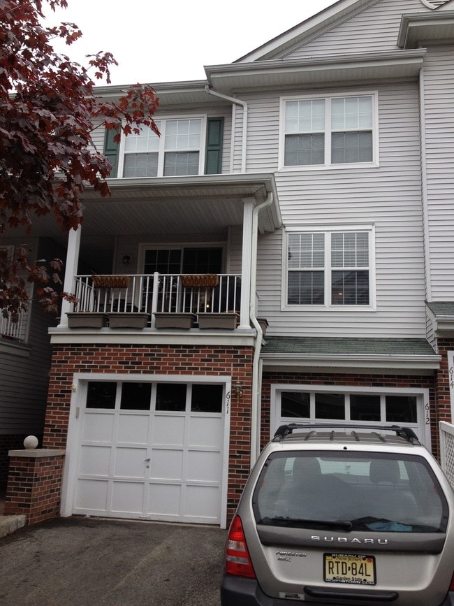 Building Photo - 611 Knollwood Ct