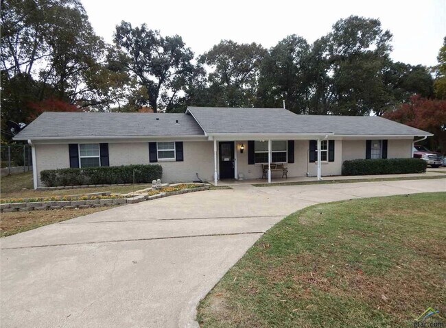 Building Photo - Coming Soon! Beautiful 3 bedroom 2 bath ho...