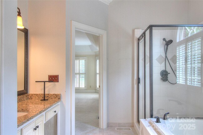 Building Photo - 1222 Weddington Hills Dr