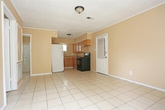 Building Photo - 2460 W Shane St