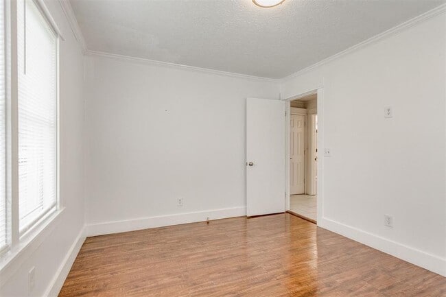 Building Photo - 516 E Rickenbacker Dr