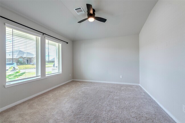 Building Photo - 250 Eagleville Dr