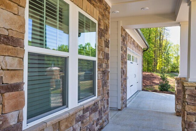 Building Photo - 166 Magnolia Dr