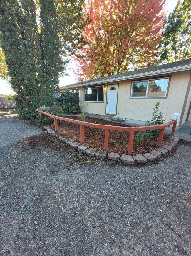 Building Photo - HOO-360-18th