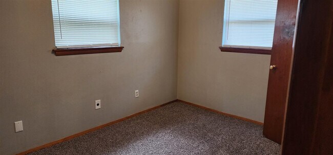 Building Photo - 3308 SW Salinas Dr