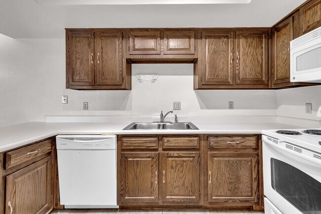 Building Photo - 2bed, 2bath condo with W/D, Balsony and river access