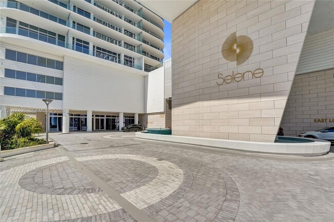 Building Photo - 153 N Seabreeze Blvd