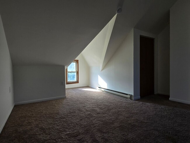 Building Photo - Spacious two-bedroom townhome in Stockerto...