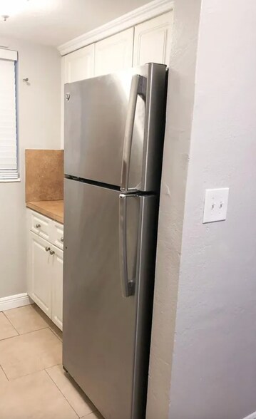 Building Photo - 241 S Royal Poinciana Blvd