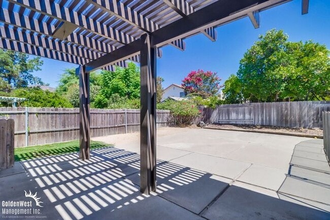 Building Photo - Stunningly Updated 3Bdm 2Ba Home Nearby Lake Murray!