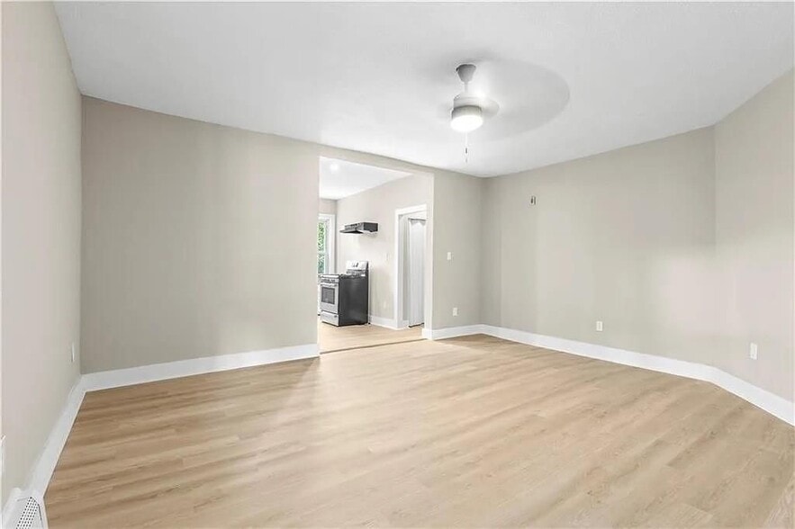 Building Photo - 715 Elm St