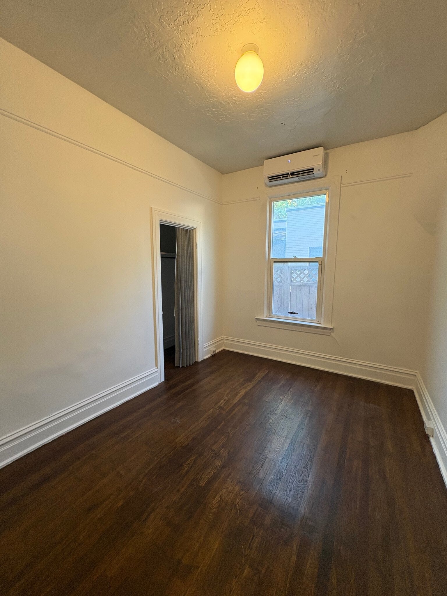 Building Photo - 859 S 900 E