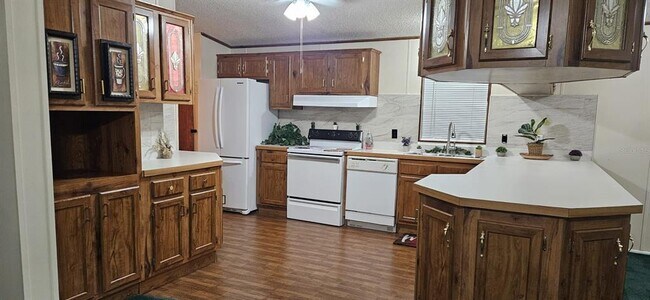 Building Photo - 3636 LAZY LAKE Dr S