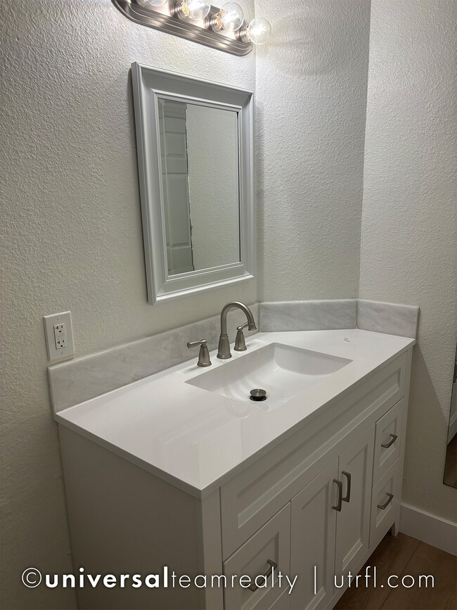 Building Photo - 11510 Villa Grand