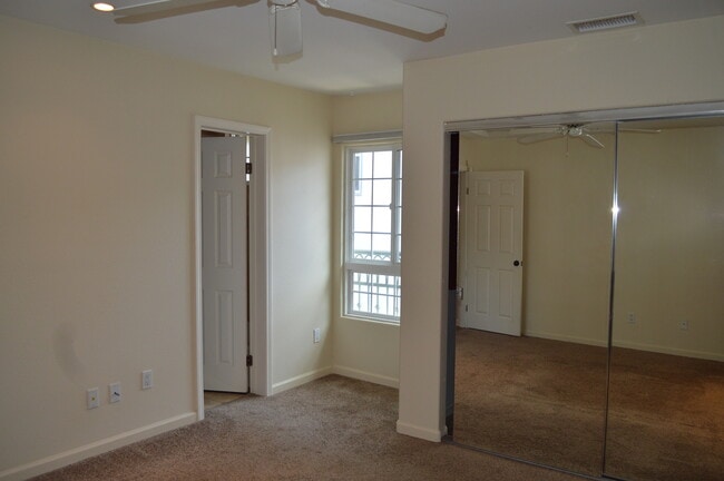 Building Photo - 1 Bedroom Condo in Mission Hills