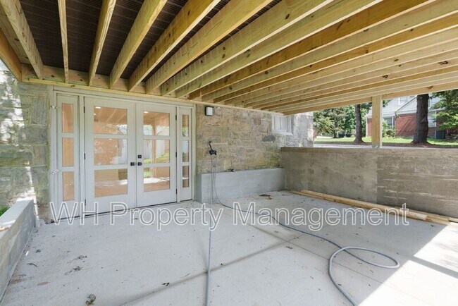 Building Photo - 541 Skyview Dr