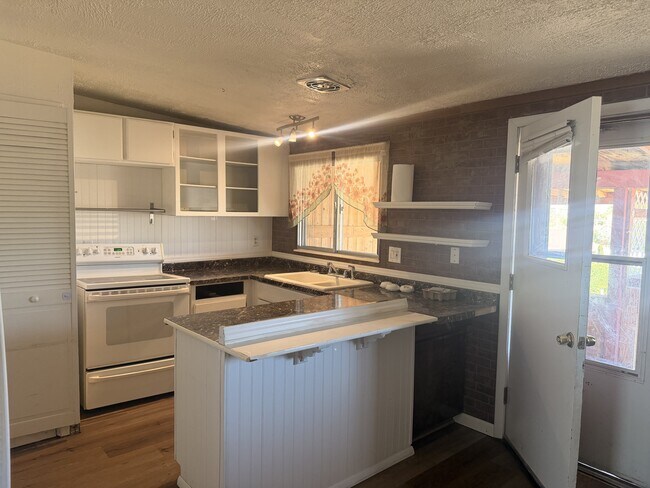 Building Photo - 589 Oquirrh Ave