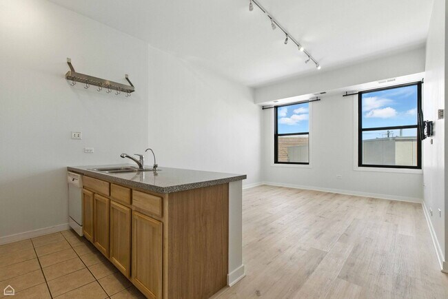 Building Photo - 4015 N Milwaukee Ave