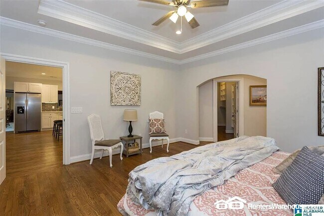 Building Photo - Remarkable 5 bedroom 6 bathroom estate loaded with charm