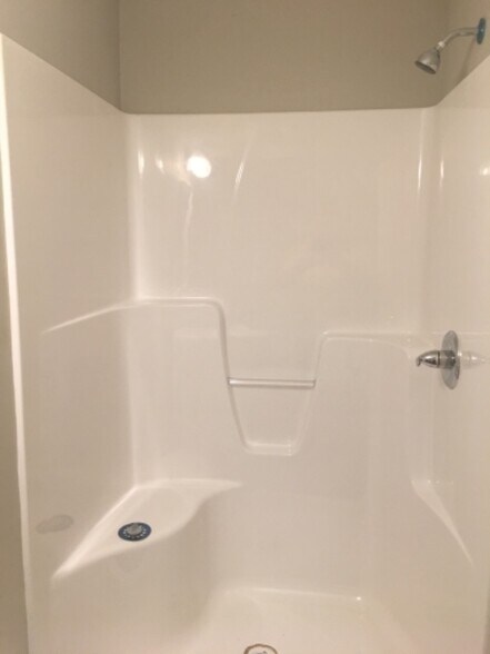 Building Photo - 320 E Main St