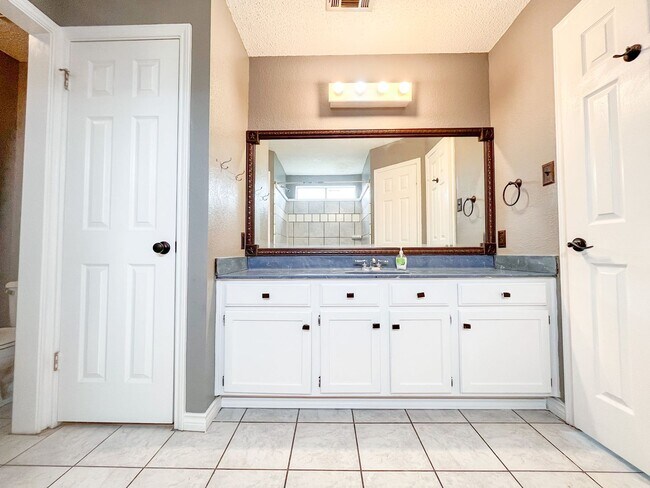 Building Photo - 3406 Bamboo Ln