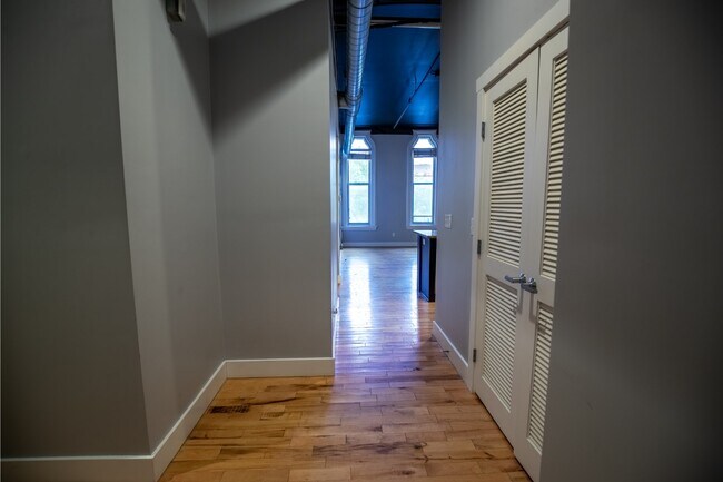 Building Photo - 139 Pearl St NW