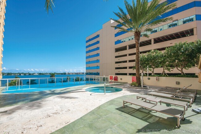 Building Photo - 1551 N Flagler Dr